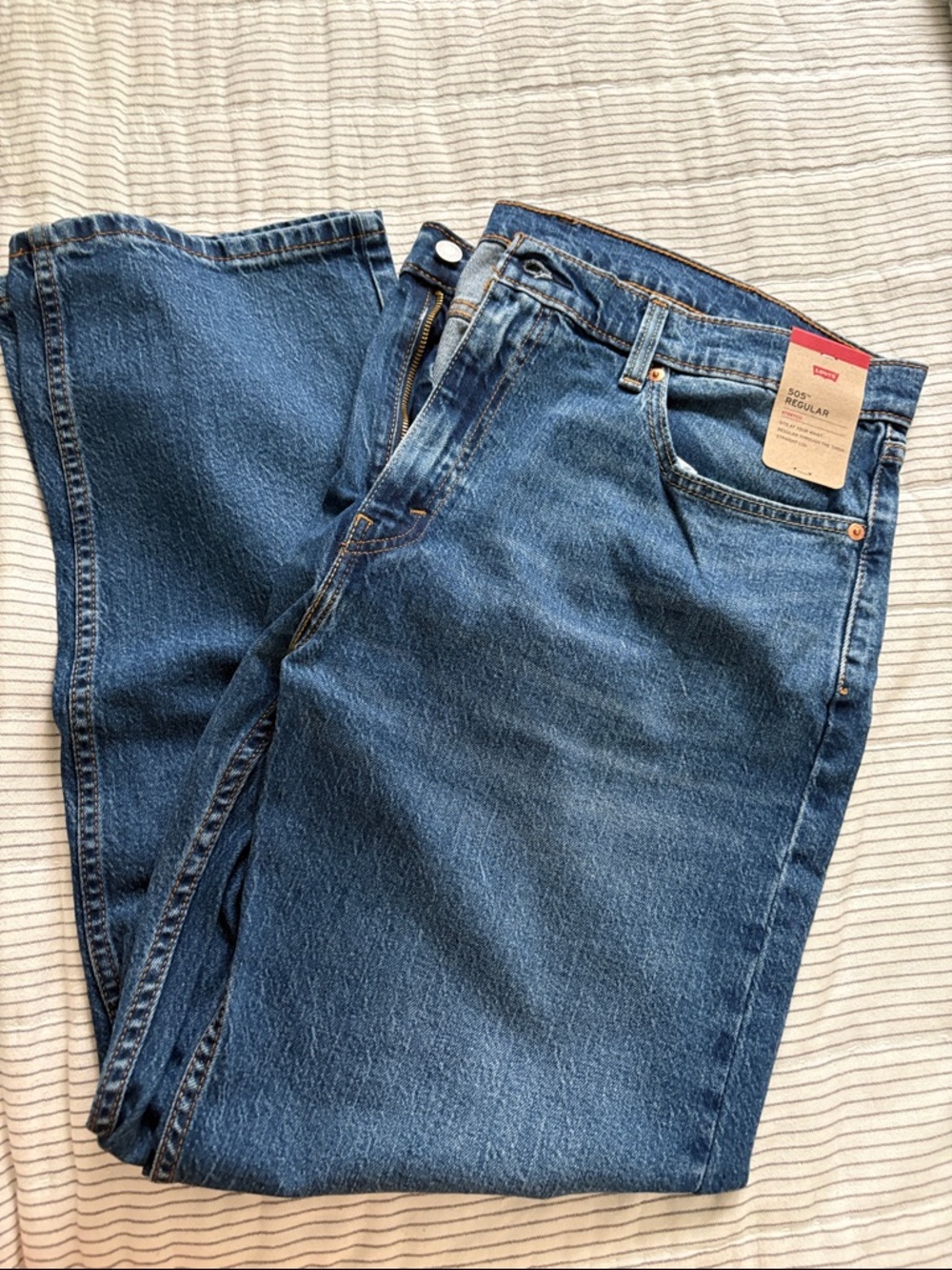 Levi's 504 Straight Fit Men's Jeans in Medium Blue Denim 38x30 NWT